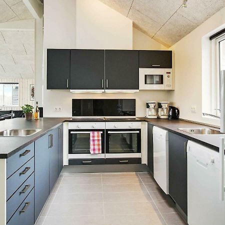 18 Person Holiday Home In Hasselberg คัพเพล์น ภายนอก รูปภาพ