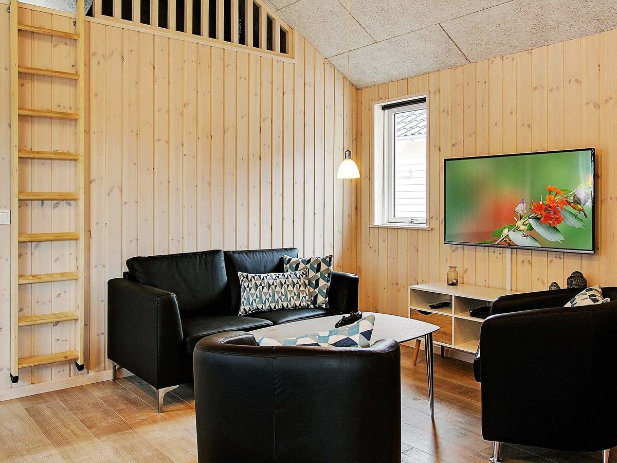18 Person Holiday Home In Hasselberg คัพเพล์น ภายนอก รูปภาพ